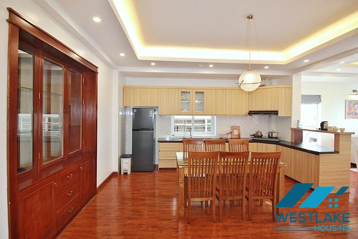 Cho Thuê Căn Hộ 2 Phòng Ngủ Rộng Đẹp, Thoáng Sáng Tại Tây Hồ, Hà Nội