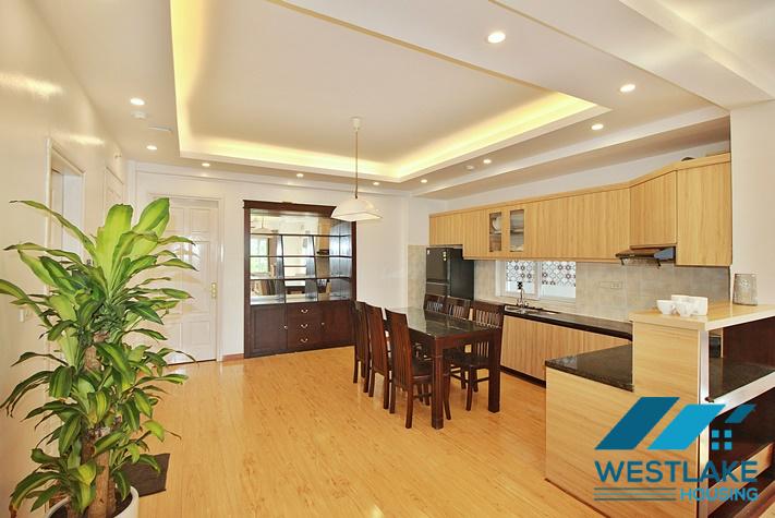 Cho Thuê Căn Hộ 02 Phòng Ngủ Rộng, Thoáng Sáng Tại Phố Trịnh Công Sơn Tây Hồ, Hà Nội