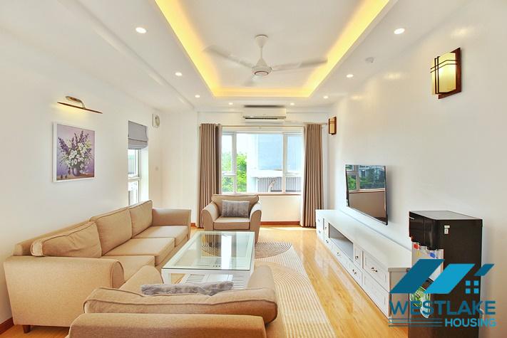 Cho Thuê Căn Hộ 02 Phòng Ngủ Rộng, Thoáng Sáng Tại Phố Trịnh Công Sơn Tây Hồ, Hà Nội