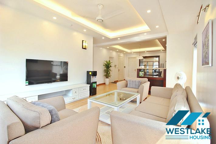 Cho Thuê Căn Hộ 02 Phòng Ngủ Rộng, Thoáng Sáng Tại Phố Trịnh Công Sơn Tây Hồ, Hà Nội