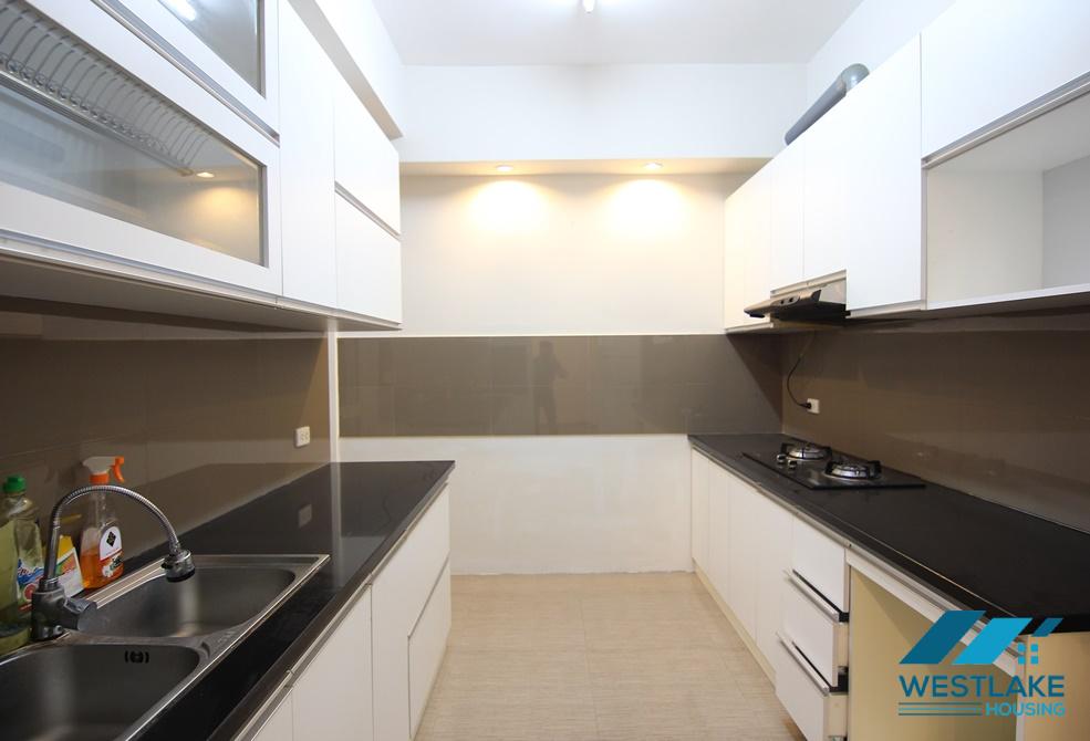 Cho thuê căn hộ 3 phòng ngủ rộng rãi tại tòa E, Ciputra, Hà Nội