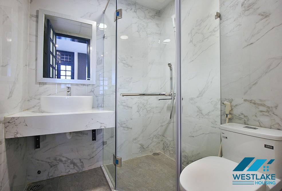 A lakeview 2 bedroom apartment for rent in Xuan Dieu, Tay Ho, Ha Noi
