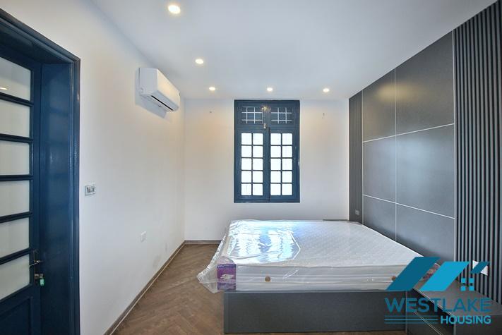 Cho Thuê Căn Hộ 2 Phòng Ngủ Rộng Đẹp, Sáng Thoáng View Hồ Tại Xuân Diệu, Tây Hồ, Hà Nội