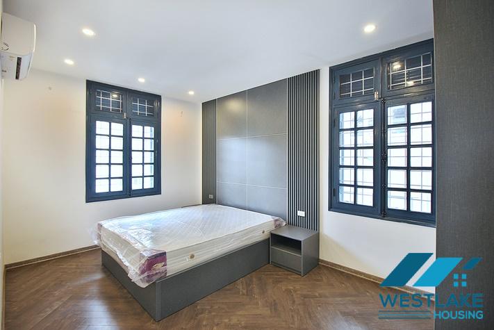 Cho Thuê Căn Hộ 2 Phòng Ngủ Rộng Đẹp, Sáng Thoáng View Hồ Tại Xuân Diệu, Tây Hồ, Hà Nội