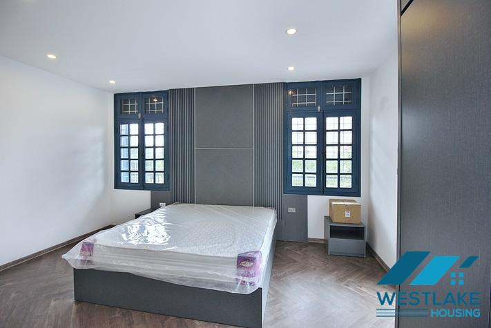 Cho Thuê Căn Hộ 2 Phòng Ngủ Rộng Đẹp, Sáng Thoáng View Hồ Tại Xuân Diệu, Tây Hồ, Hà Nội