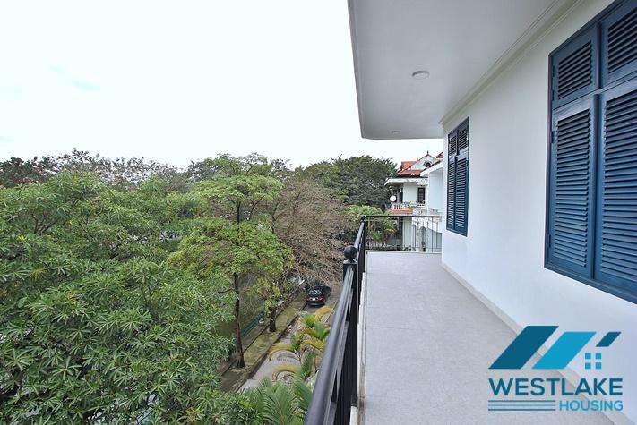 Cho Thuê Căn Hộ 2 Phòng Ngủ Rộng Đẹp, Sáng Thoáng View Hồ Tại Xuân Diệu, Tây Hồ, Hà Nội