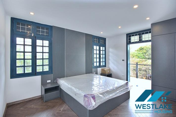 Cho Thuê Căn Hộ 2 Phòng Ngủ Rộng Đẹp, Sáng Thoáng View Hồ Tại Xuân Diệu, Tây Hồ, Hà Nội