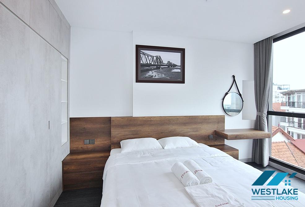 Cho Thuê Căn Hộ Một Phòng Ngủ Tầng Cao Tại Phố Tô Ngọc Vân, Tây Hồ