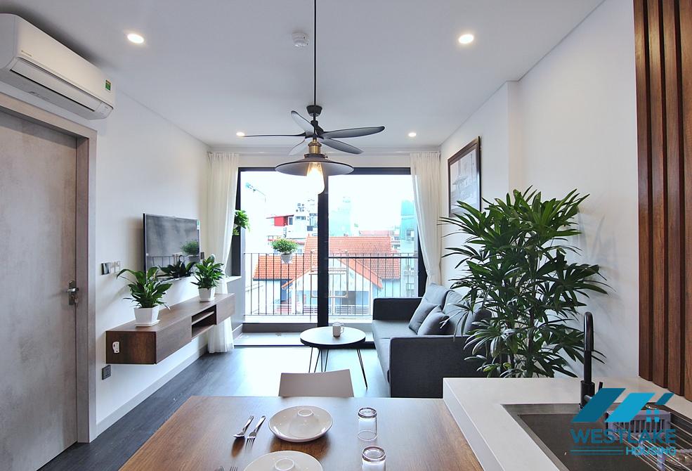 Cho Thuê Căn Hộ Một Phòng Ngủ Tầng Cao Tại Phố Tô Ngọc Vân, Tây Hồ