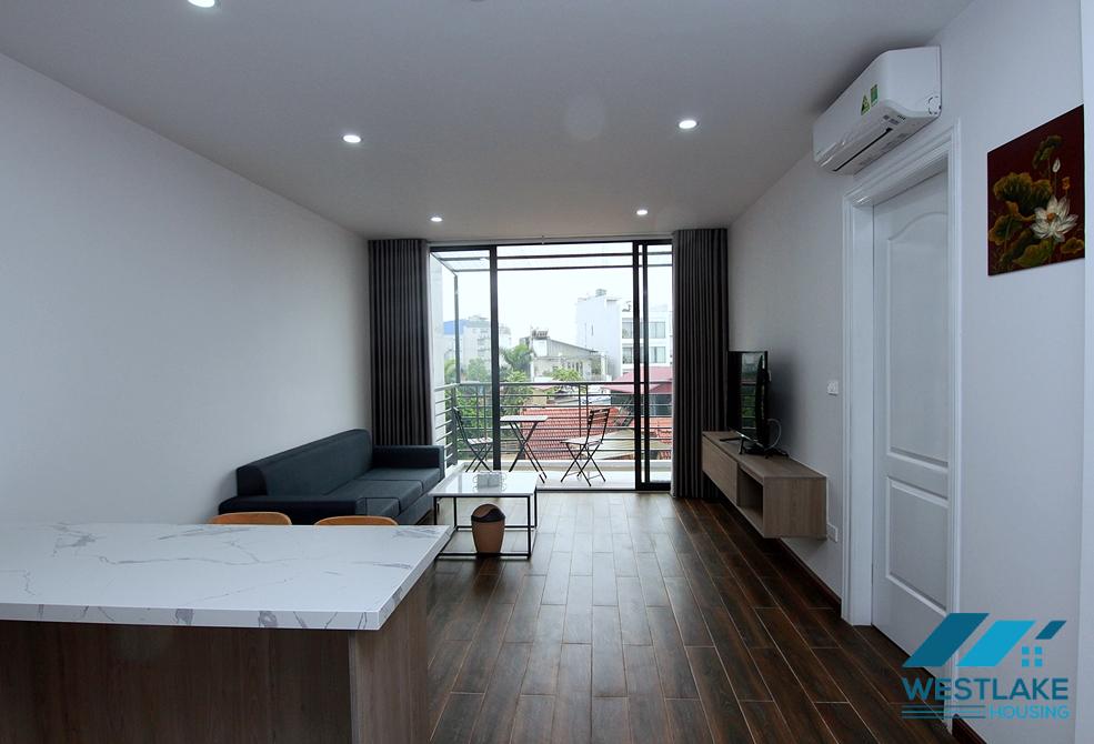 Cho Thuê Căn Hộ 1 Phòng Ngủ Mới Xây, Ban Công Rộng Sáng Thoáng Tại Phố Tô Ngọc Vân, Tây Hồ, Hà Nội.