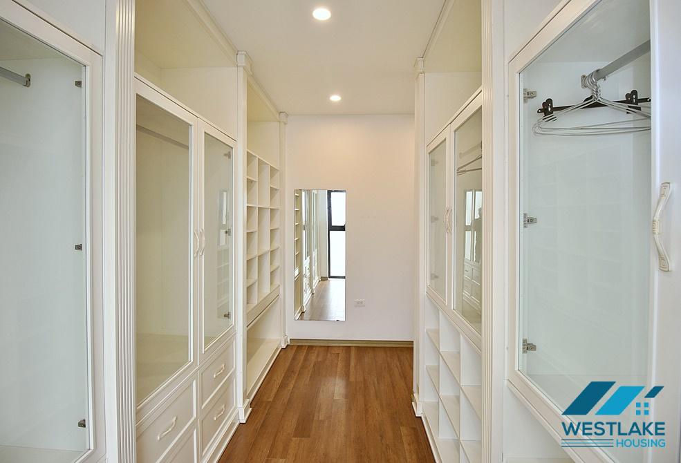 A spacious and modern 3 bedroom apartment for rent in Xuan Dieu, Tay Ho