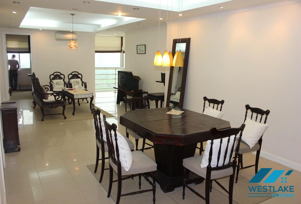 Căn hộ 3 phòng ngủ cho thuê tại tòa E, Ciputra – Tầng cao, đầy đủ nội thất