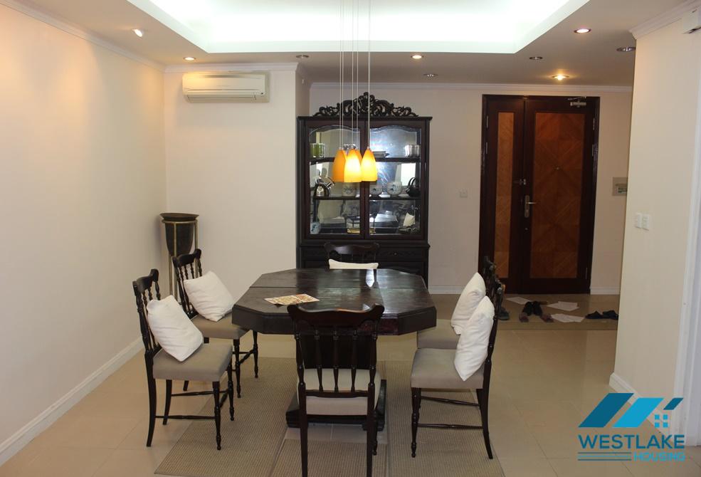 Căn hộ 3 phòng ngủ cho thuê tại tòa E, Ciputra – Tầng cao, đầy đủ nội thất