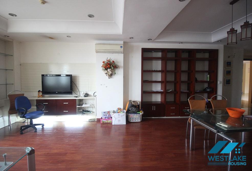 Cho thuê căn hộ 3 phòng ngủ đầy đủ nội thất gần UNIS – Khu đô thị Ciputra, Tây Hồ