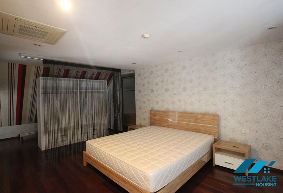 Cho thuê căn hộ áp mái sáng đẹp tại tòa E, Ciputra – 2 tầng, đầy đủ tiện nghi, an ninh tốt
