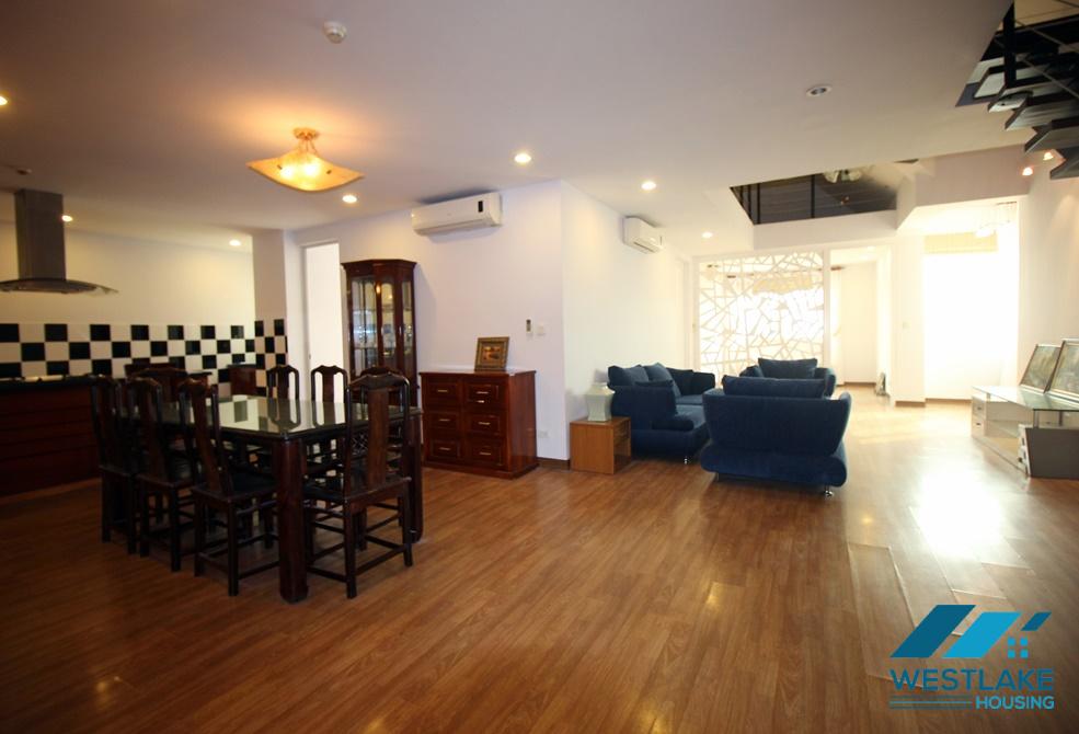 Cho thuê căn hộ 3 phòng ngủ siêu rộng tại Ciputra, Tây Hồ – 240m², nội thất đầy đủ, ánh sáng tự nhiên