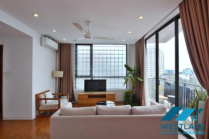 Bright 2 bedrooms apartment for rent in Xuan Dieu area, Tay Ho, Ha Noi