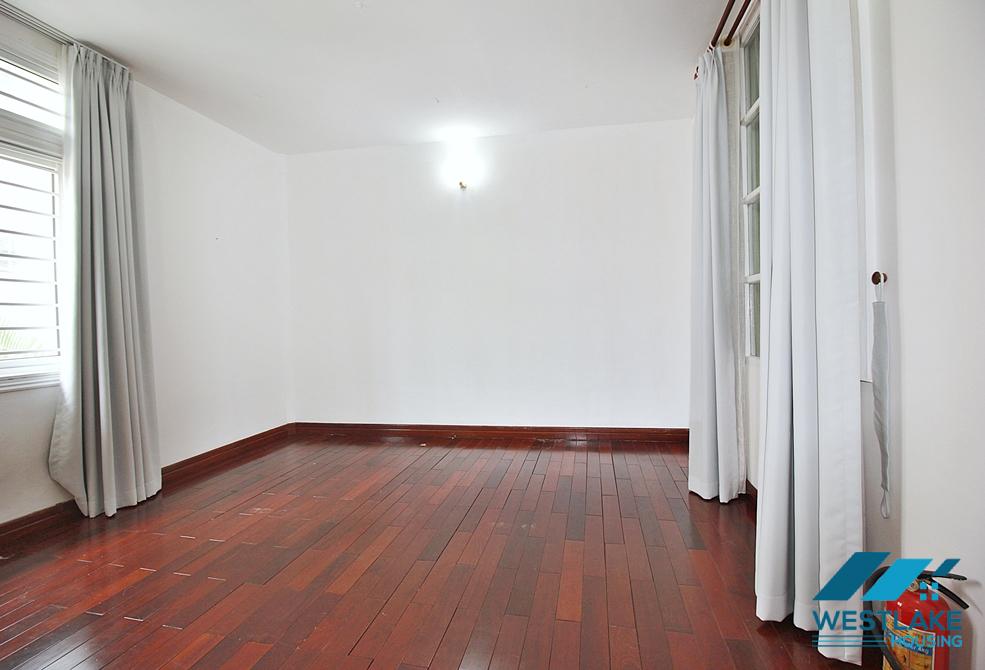 Nhà 5 Phòng Ngủ Sân Vườn Rộng, Thoáng Mát Cho Thuê Tại Phố Tô Ngọc Vân, Phường Tây Hồ, Hà Nội