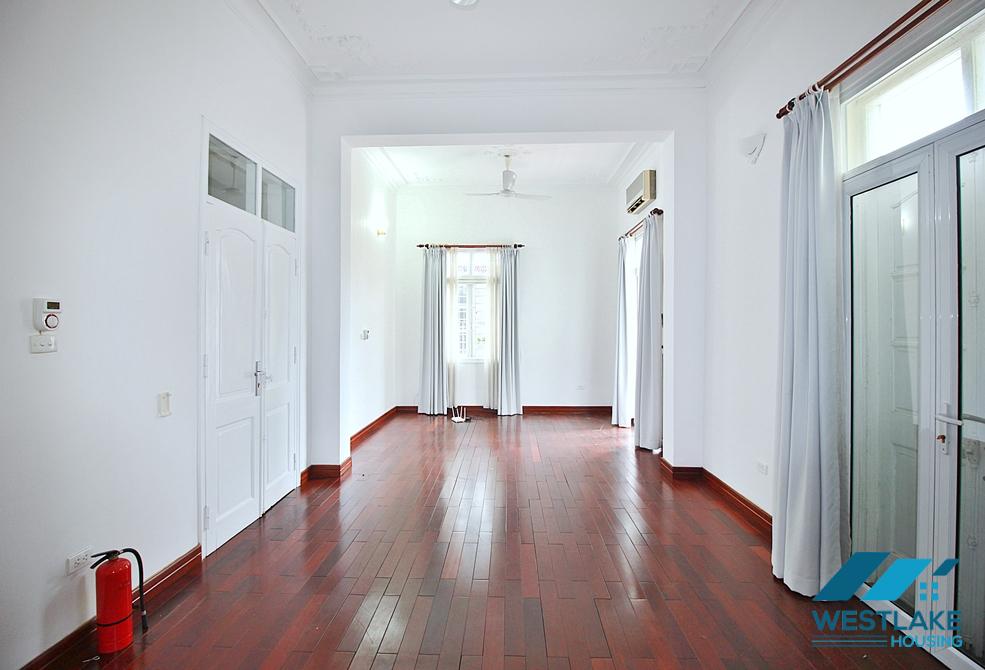 Nhà 5 Phòng Ngủ Sân Vườn Rộng, Thoáng Mát Cho Thuê Tại Phố Tô Ngọc Vân, Phường Tây Hồ, Hà Nội