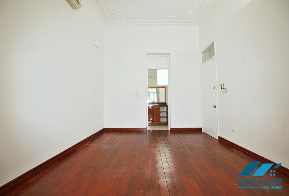 Nhà 5 Phòng Ngủ Sân Vườn Rộng, Thoáng Mát Cho Thuê Tại Phố Tô Ngọc Vân, Phường Tây Hồ, Hà Nội