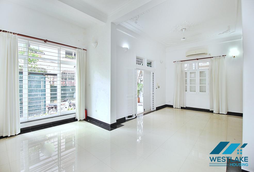 Nhà 5 Phòng Ngủ Sân Vườn Rộng, Thoáng Mát Cho Thuê Tại Phố Tô Ngọc Vân, Phường Tây Hồ, Hà Nội