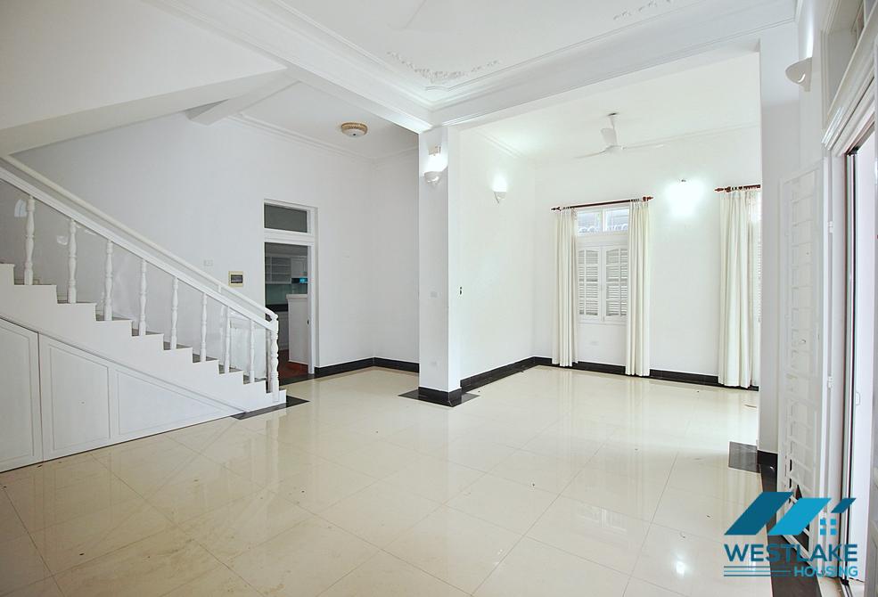 Nhà 5 Phòng Ngủ Sân Vườn Rộng, Thoáng Mát Cho Thuê Tại Phố Tô Ngọc Vân, Phường Tây Hồ, Hà Nội