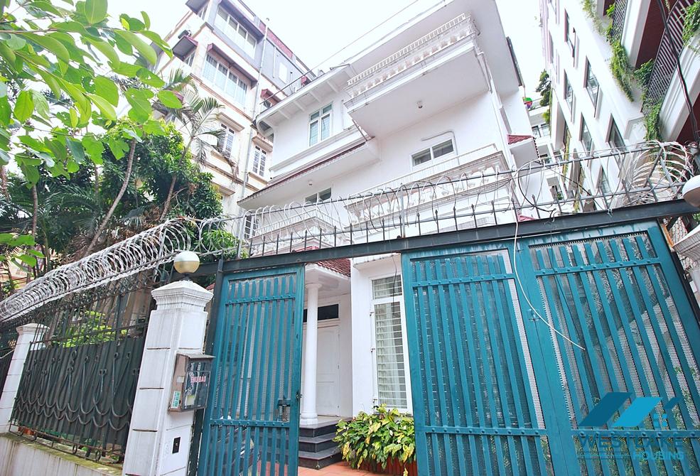 Nhà 5 Phòng Ngủ Sân Vườn Rộng, Thoáng Mát Cho Thuê Tại Phố Tô Ngọc Vân, Phường Tây Hồ, Hà Nội