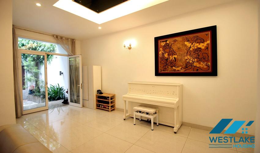 Cho Thuê Nhà 3 Phòng Ngủ Rộng Đẹp, Hiện Đại, Chất lượng Tại Khu Vực Tây Hồ, Hà Nội
