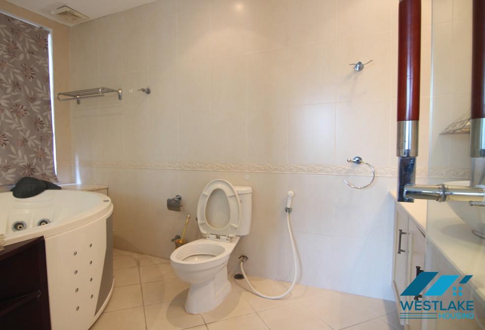 Cho thuê căn hộ 3 phòng ngủ rộng rãi, đầy đủ tiện nghi tại Ciputra Hà Nội