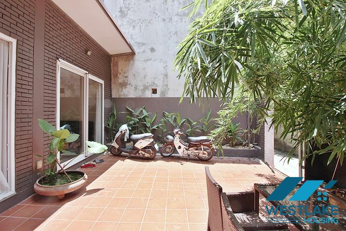 Cho Thuê Nhà  Một Phòng Ngủ Đẹp Hiện Đại, Sân Rộng Sáng Thoáng Tại Đường Tô Ngọc Vân Tây Hồ, Hà Nội