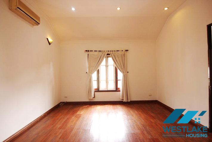 Cho Thuê Biệt Thự 5 Phòng Ngủ Sáng Thoáng, Sân Rộng, Hồ Bơi Tại Tô Ngọc Vân, Tây Hồ, Hà Nội
