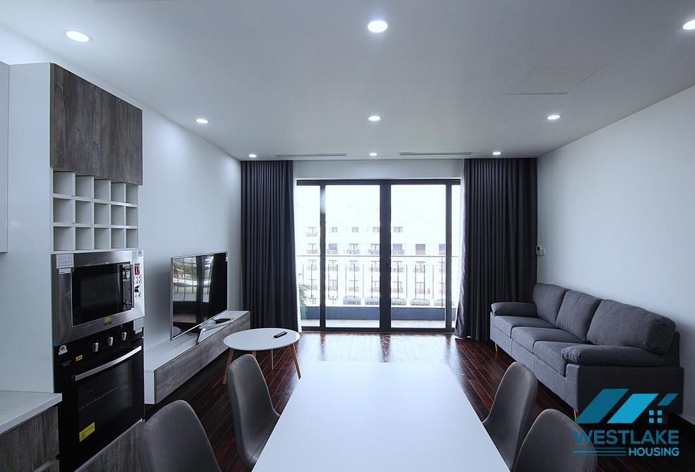 Lakeview 2 bedrooms apartment for rent on Tu Hoa street, Tay Ho, Ha Noi