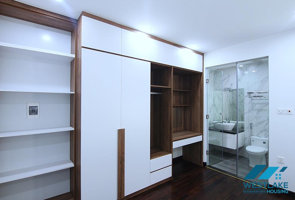 Lakeview 2 bedrooms apartment for rent on Tu Hoa street, Tay Ho, Ha Noi