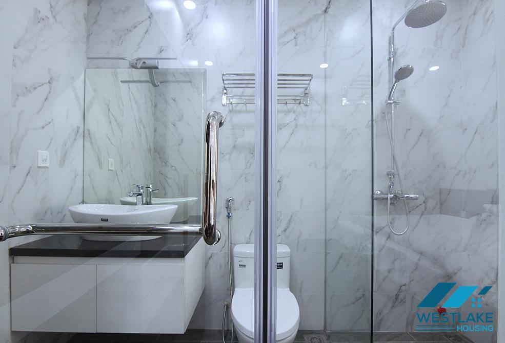 Lakeview 2 bedrooms apartment for rent on Tu Hoa street, Tay Ho, Ha Noi