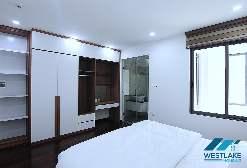 Lakeview 2 bedrooms apartment for rent on Tu Hoa street, Tay Ho, Ha Noi
