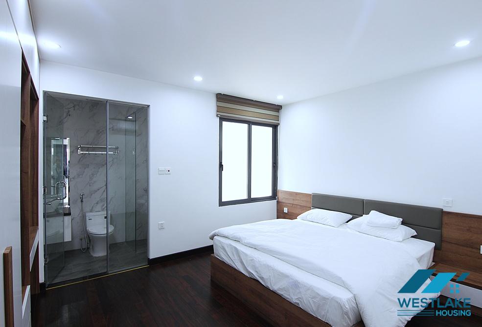 Lakeview 2 bedrooms apartment for rent on Tu Hoa street, Tay Ho, Ha Noi