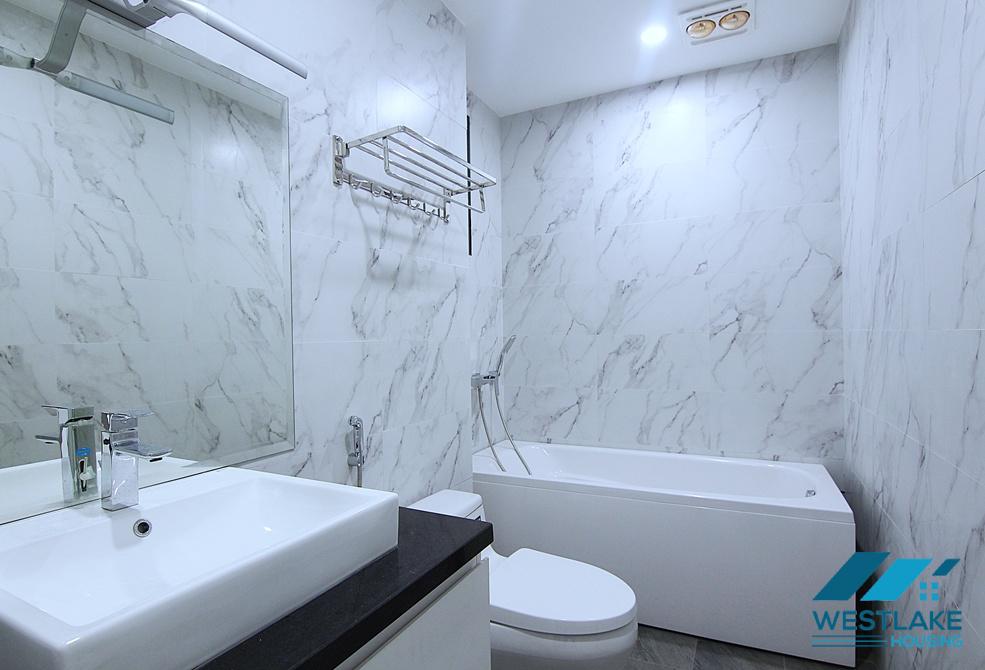 Lakeview 2 bedrooms apartment for rent on Tu Hoa street, Tay Ho, Ha Noi