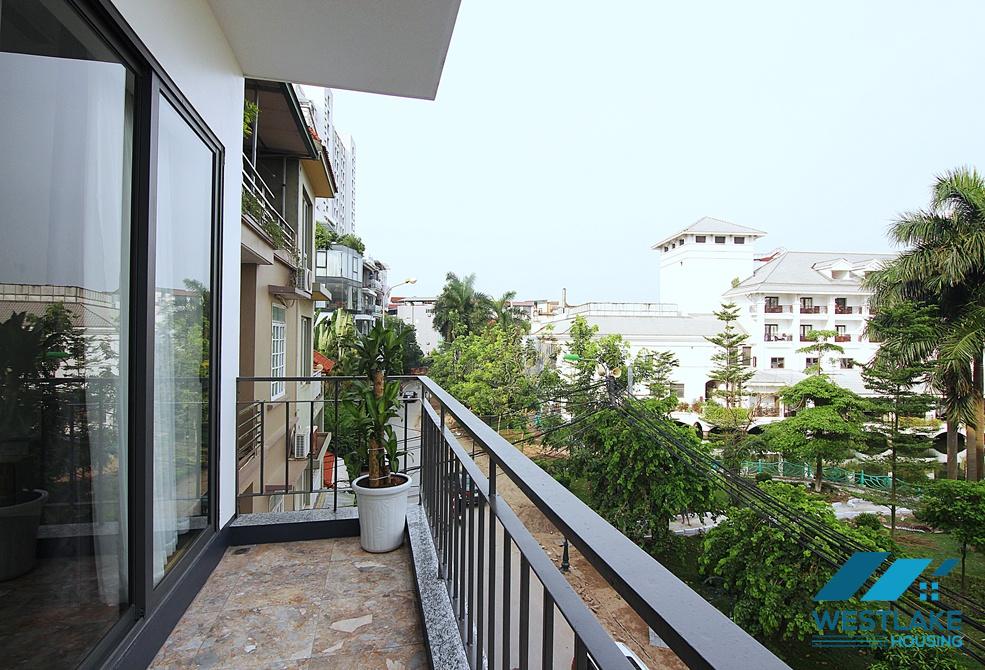 Lakeview 2 bedrooms apartment for rent on Tu Hoa street, Tay Ho, Ha Noi