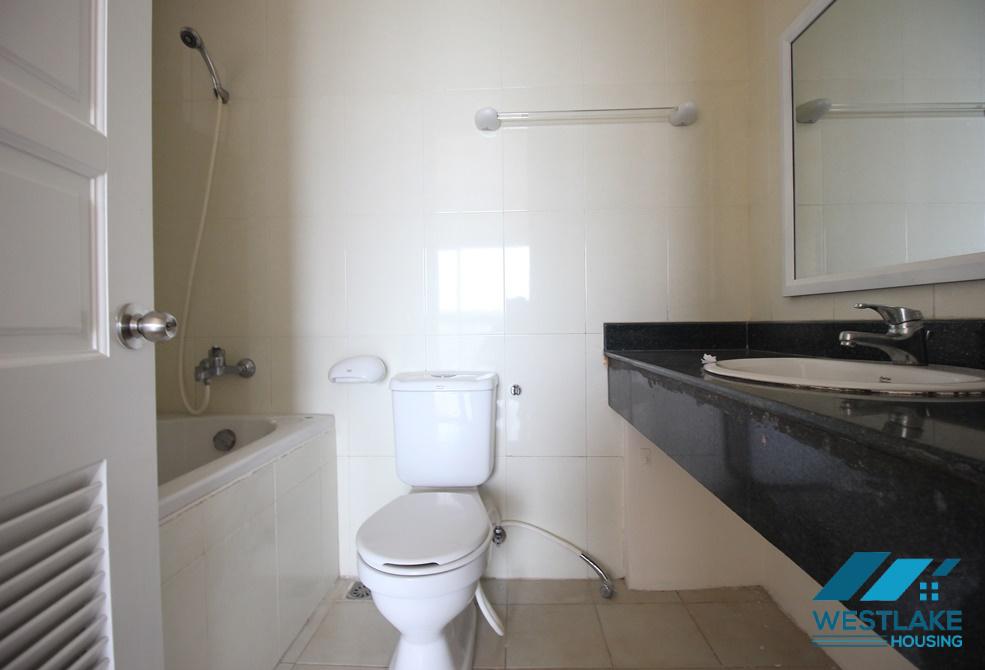Cho thuê căn hộ 3 phòng ngủ giá rẻ tại Ciputra, Tây Hồ, Hà Nội