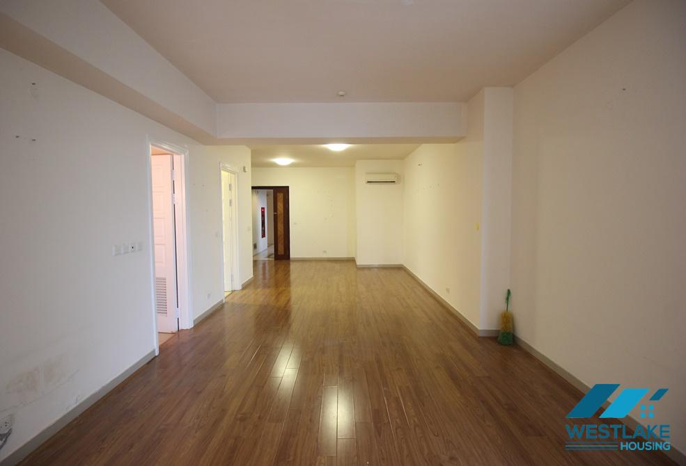 Cho thuê căn hộ 3 phòng ngủ giá rẻ tại Ciputra, Tây Hồ, Hà Nội