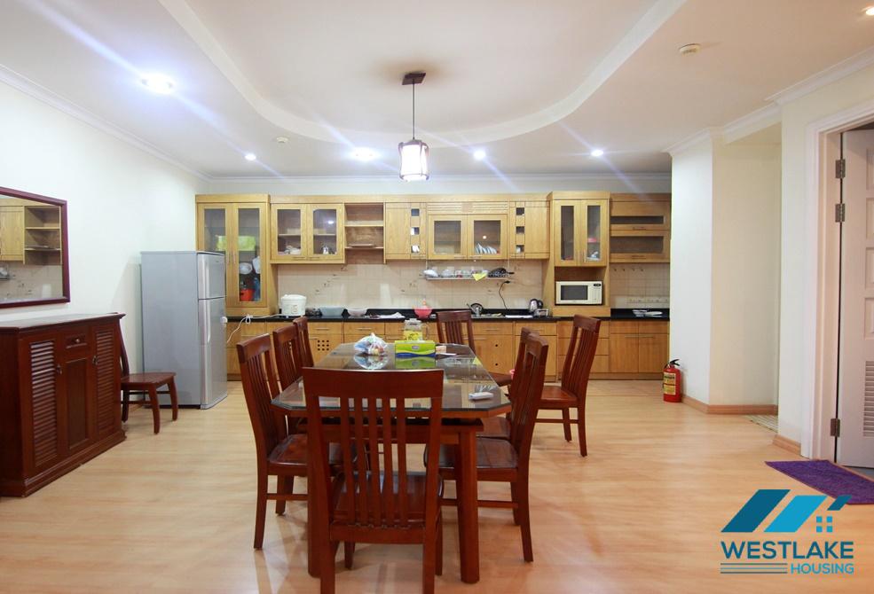 Cho thuê căn hộ 2 phòng ngủ diện tích lớn tại tòa E Ciputra