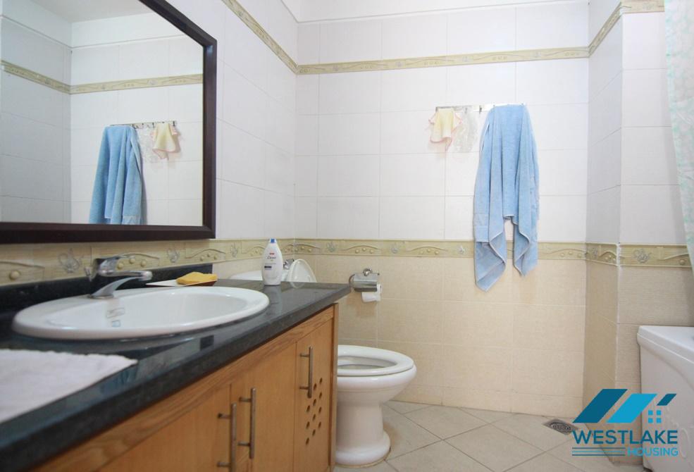 Cho thuê căn hộ 2 phòng ngủ diện tích lớn tại tòa E Ciputra