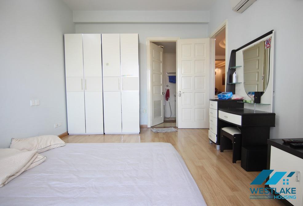 Căn hộ rộng rãi, đầy đủ nội thất tại Ciputra Hà Nội