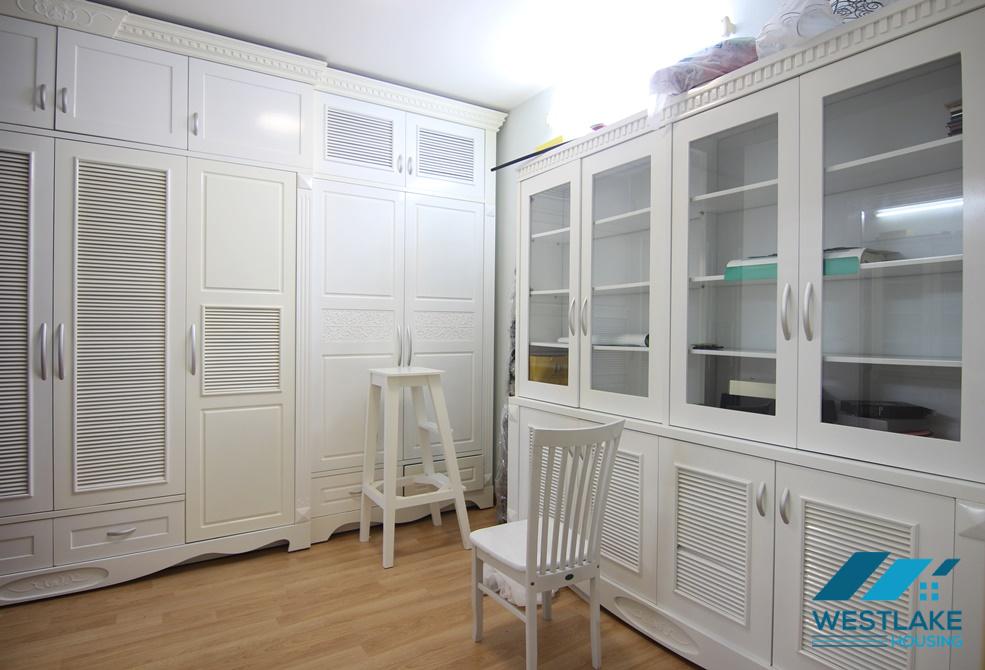 Căn hộ rộng rãi, đầy đủ nội thất tại Ciputra Hà Nội