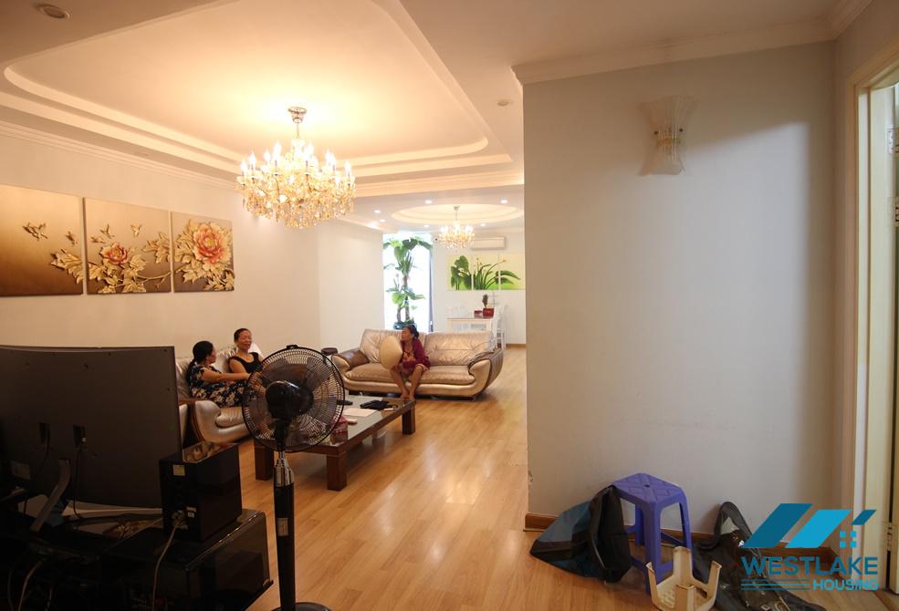 Căn hộ rộng rãi, đầy đủ nội thất tại Ciputra Hà Nội