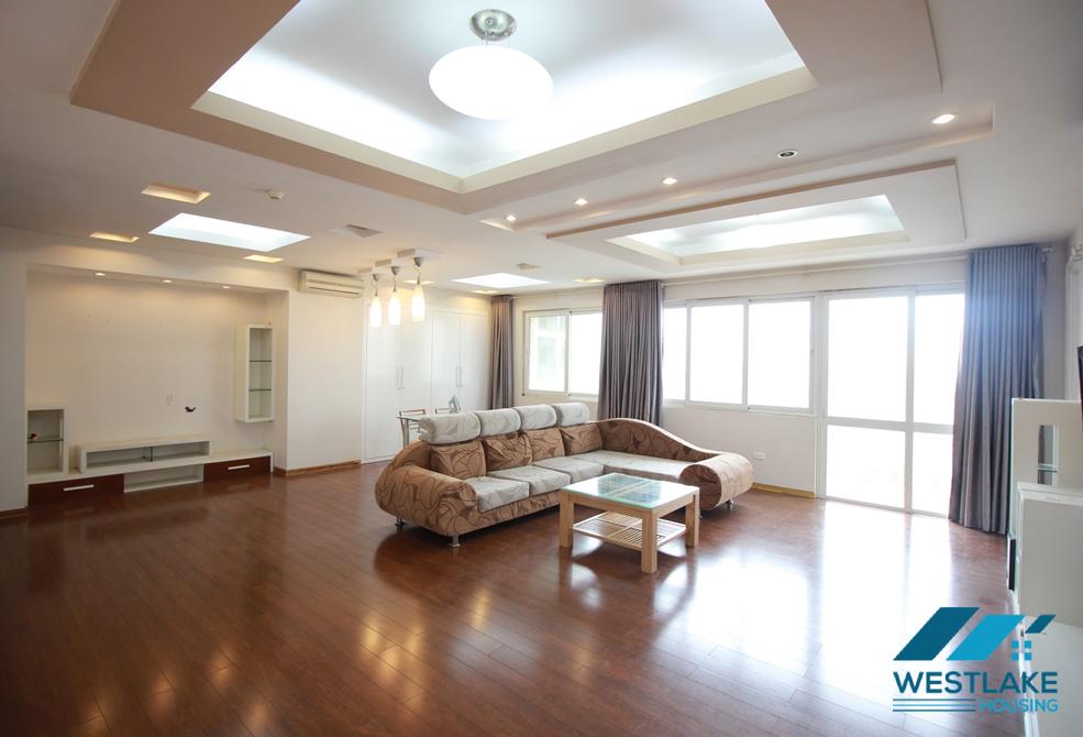 Căn hộ mới cải tạo có phòng khách rộng rãi cho thuê tại Ciputra, Tây Hồ, Hà Nội.