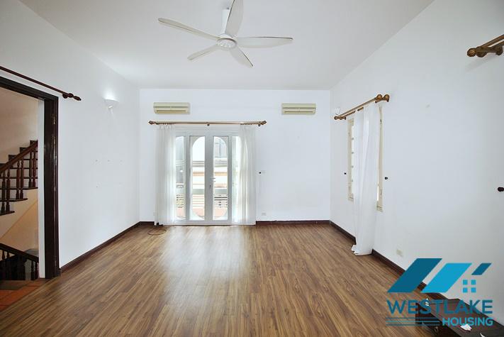 Cho Thuê Nhà  5 Phòng Ngủ Đẹp Rộng Thoáng, Hồ Bơi Tại Khu Vực Tây Hồ, Hà Nội