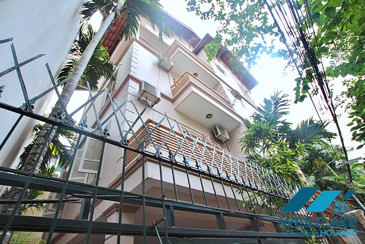 Cho Thuê Nhà  5 Phòng Ngủ Đẹp Rộng Thoáng, Hồ Bơi Tại Khu Vực Tây Hồ, Hà Nội