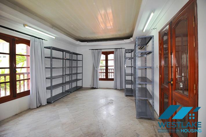 Cho Thuê Nhà 5 Phòng Ngủ Đẹp, Ban Công Và Sân Vườn Rộng  Thoáng Sáng Tại Tô Ngọc Vân, Tây Hồ, Hà Nội
