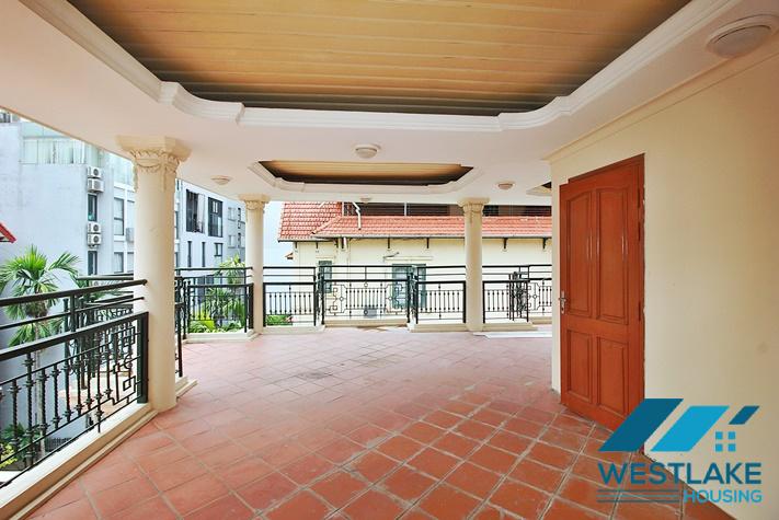 Cho Thuê Nhà 5 Phòng Ngủ Đẹp, Ban Công Và Sân Vườn Rộng  Thoáng Sáng Tại Tô Ngọc Vân, Tây Hồ, Hà Nội